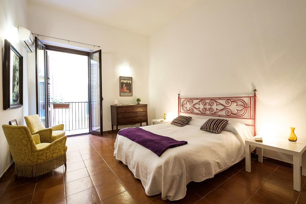 At Kalsa Quiet Flowered Terrace! Free Parking! Ideal For Remote Working! Apartamento