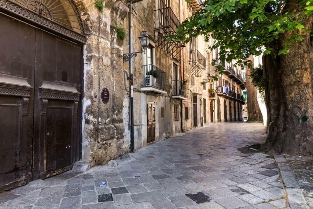 At Kalsa Quiet Flowered Terrace! Free Parking! Ideal For Remote Working! Apartamento