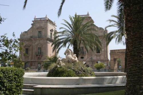 At Kalsa Quiet Flowered Terrace! Free Parking! Ideal For Remote Working! Apartamento *